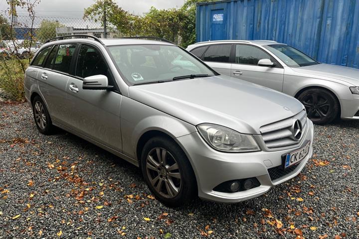Sølv Mercedes C180 fra 2014