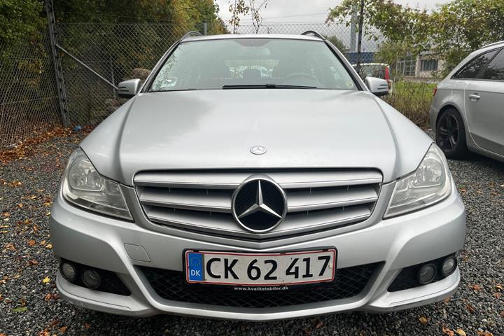 Sølv Mercedes C180 fra 2014