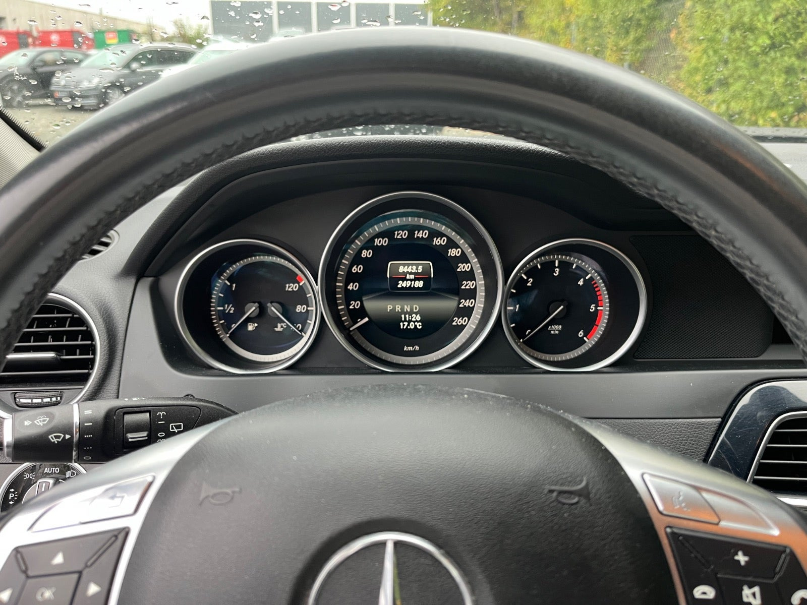 Sølv Mercedes C180 fra 2014