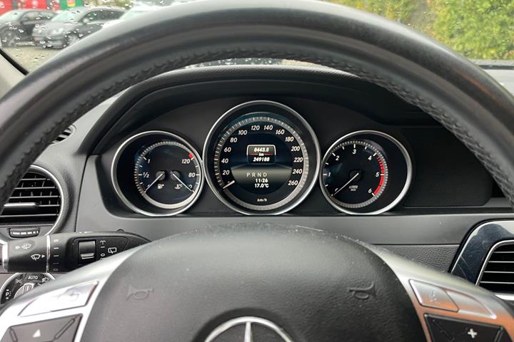 Sølv Mercedes C180 fra 2014