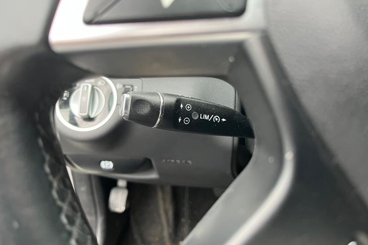 Sølv Mercedes C180 fra 2014