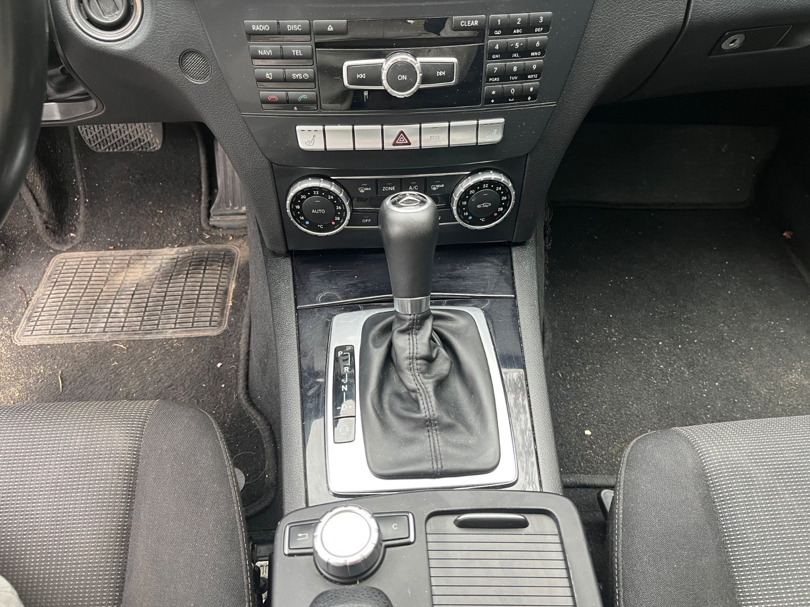 Sølv Mercedes C180 fra 2014