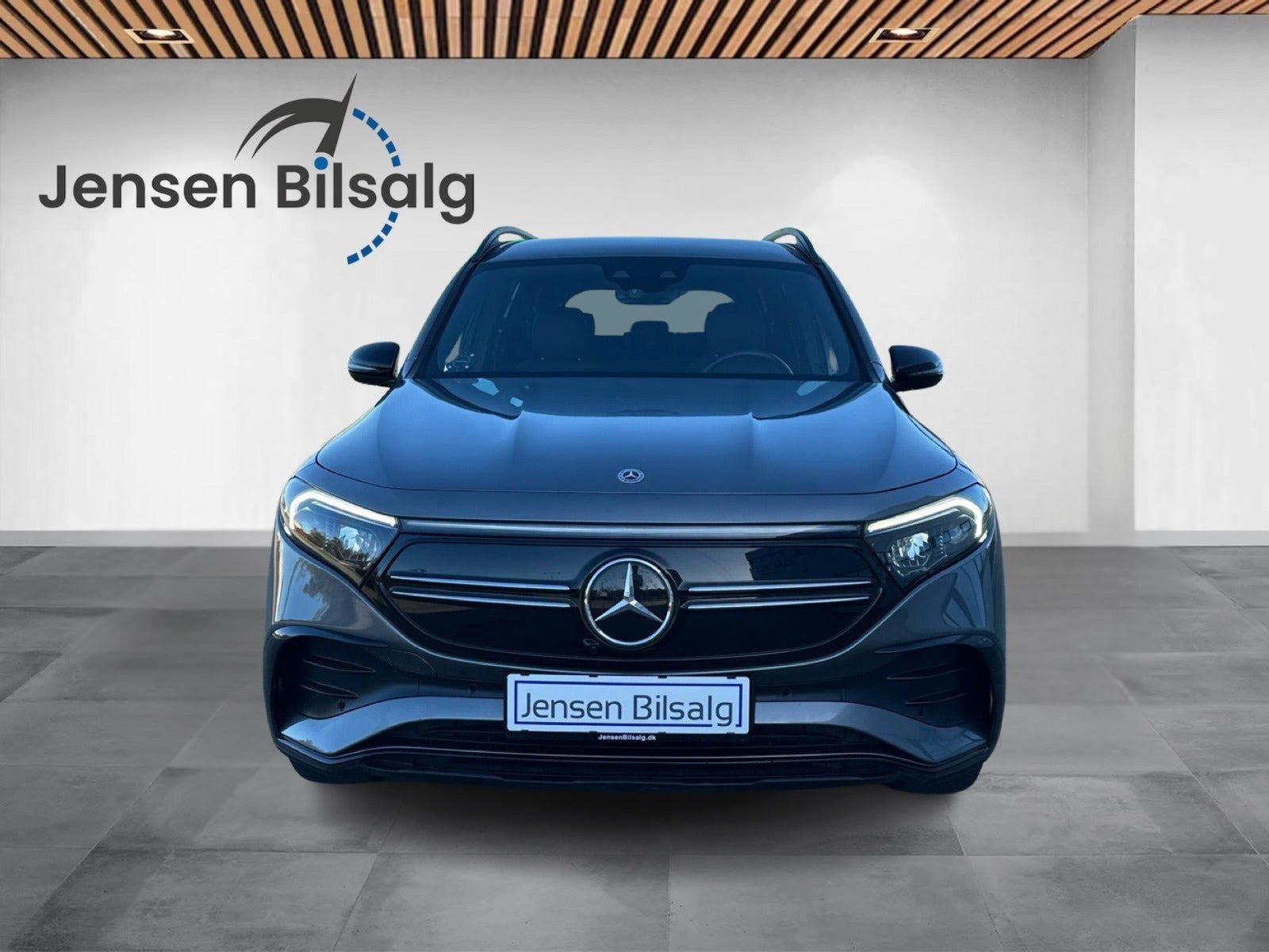 Grå Mercedes EQB300 fra 2022
