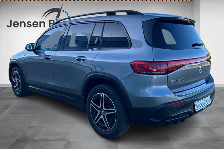 Grå Mercedes EQB300 fra 2022