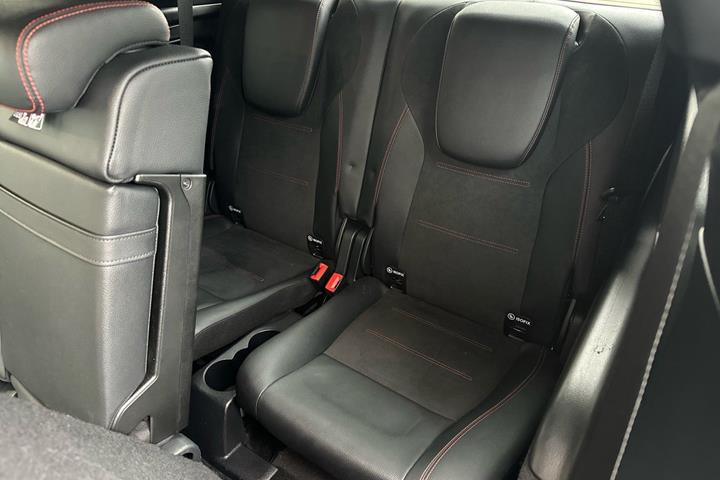 Grå Mercedes EQB300 fra 2022
