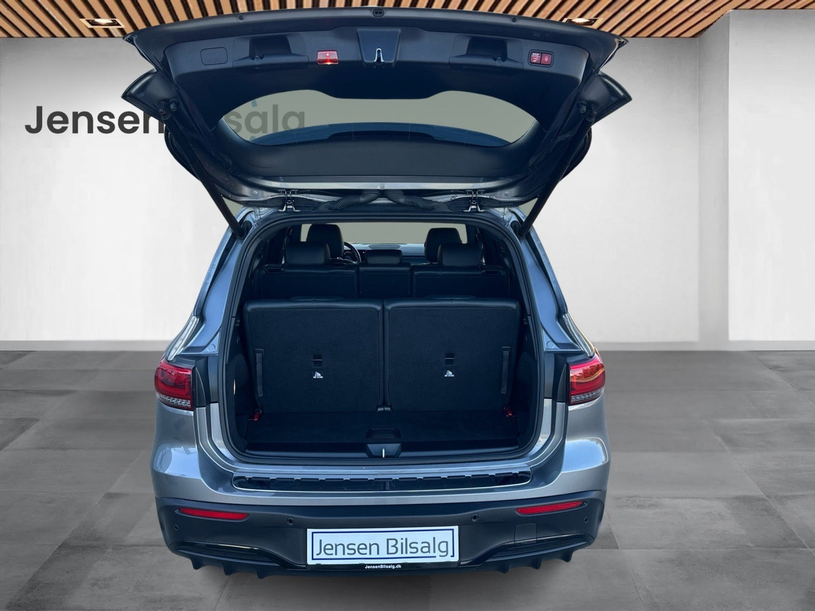 Grå Mercedes EQB300 fra 2022