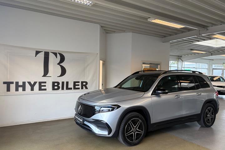 Sølv Mercedes EQB250+ fra 2025 set udefra