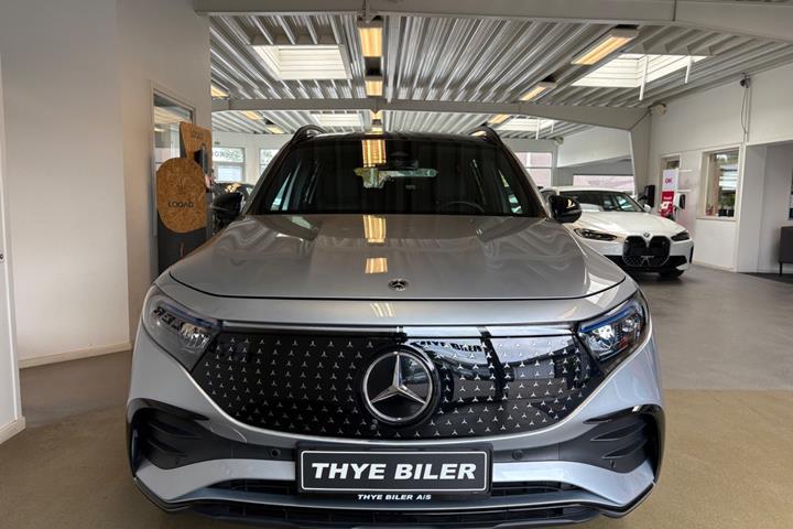 Sølv Mercedes EQB250+ fra 2025
