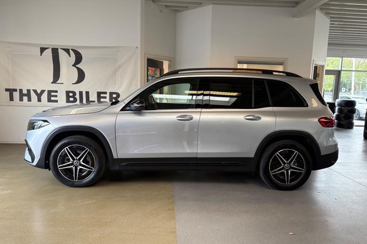 Sølv Mercedes EQB250+ fra 2025