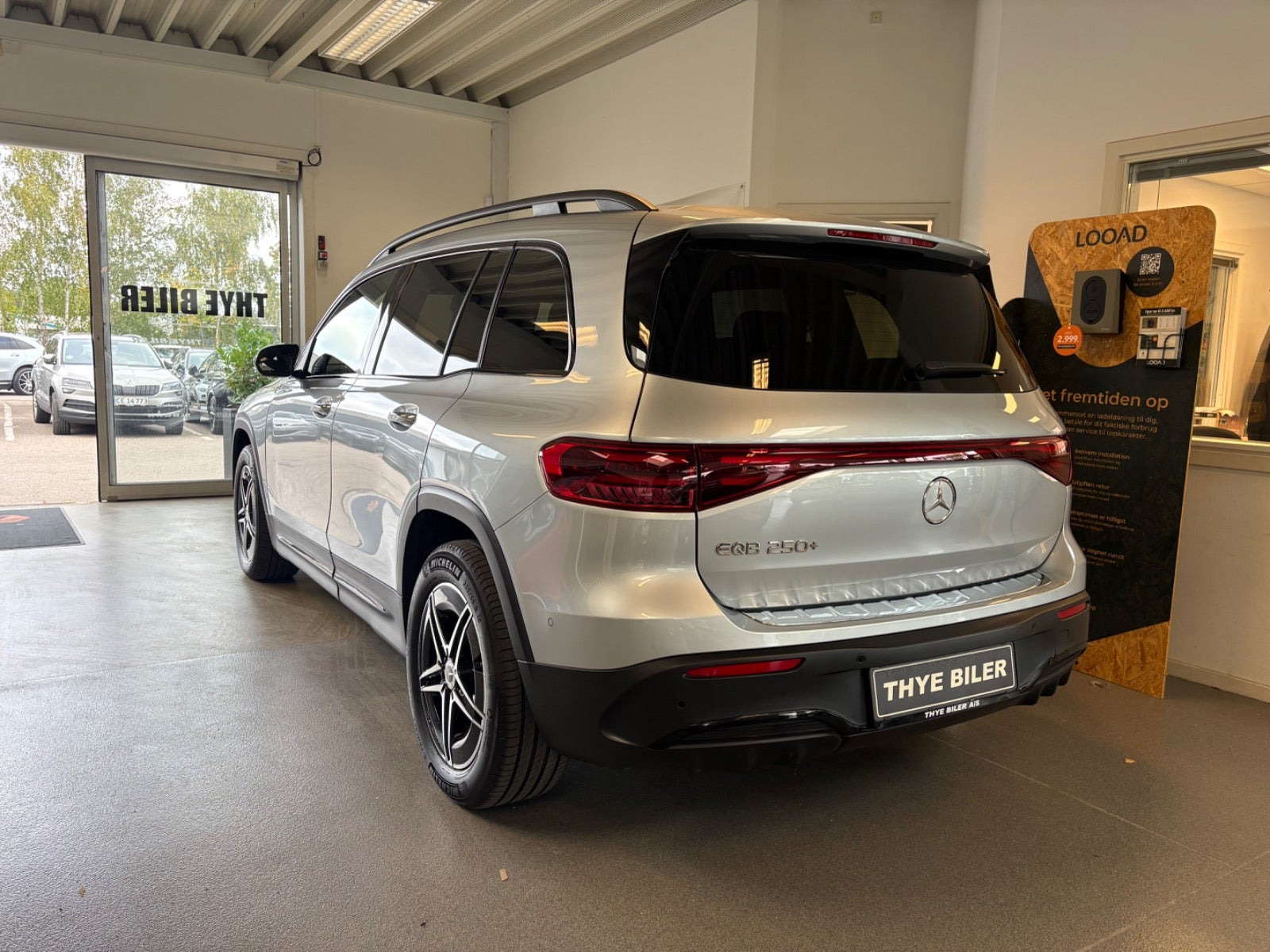 Sølv Mercedes EQB250+ fra 2025