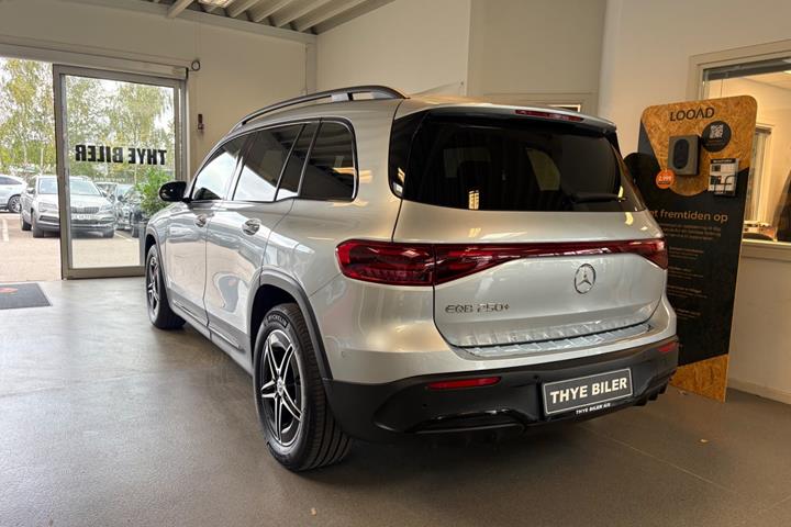 Sølv Mercedes EQB250+ fra 2025