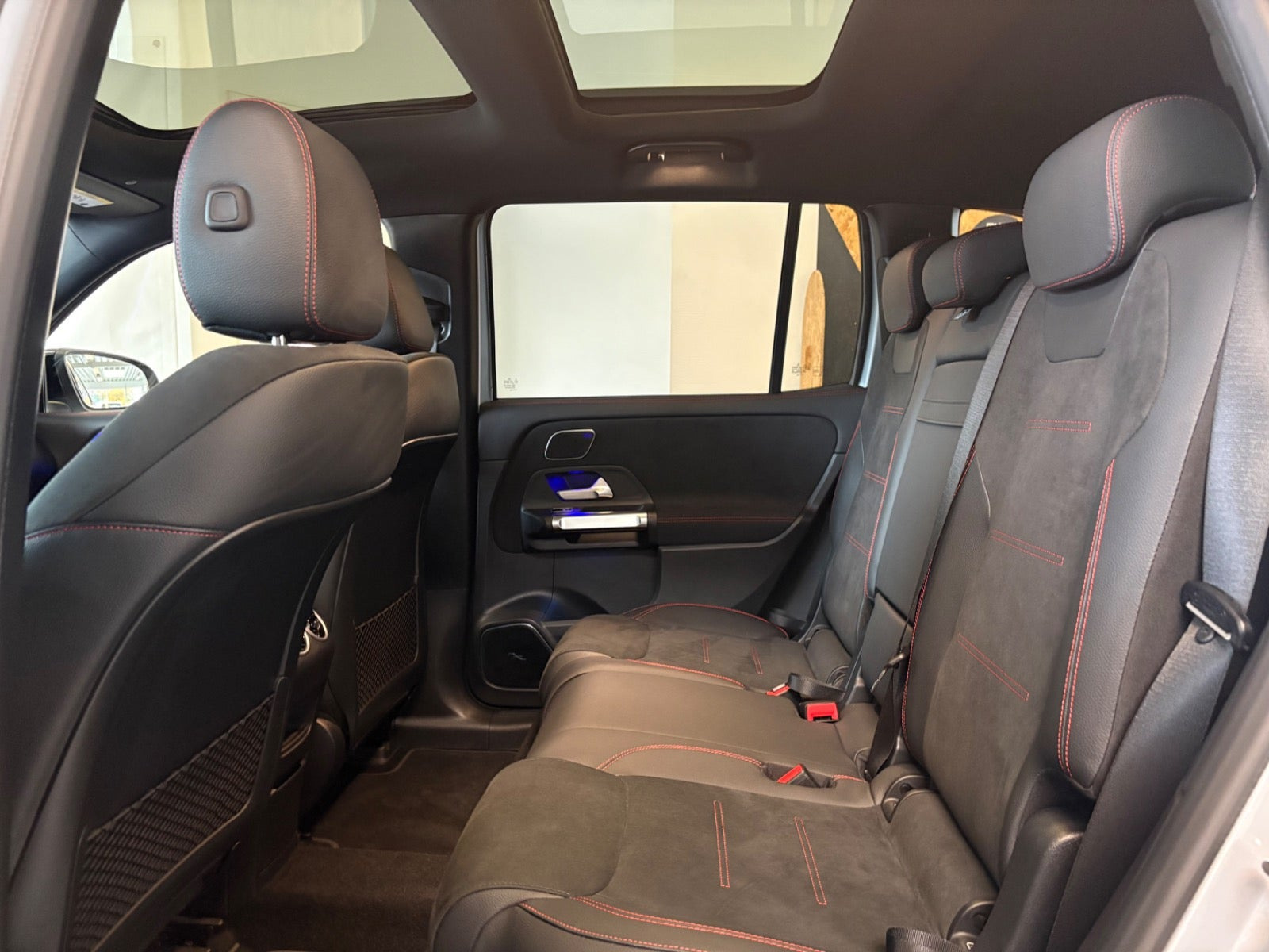 Sølv Mercedes EQB250+ fra 2025