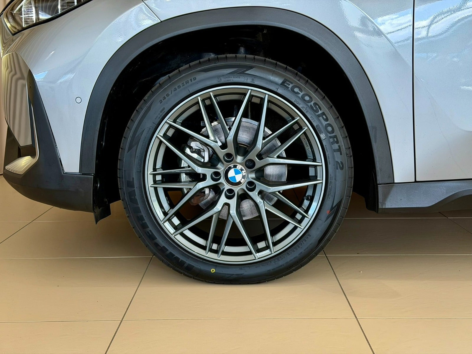 Sølv BMW iX1 fra 2024