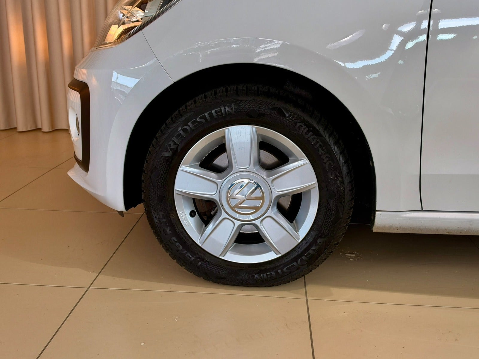 Hvid VW UP! fra 2017