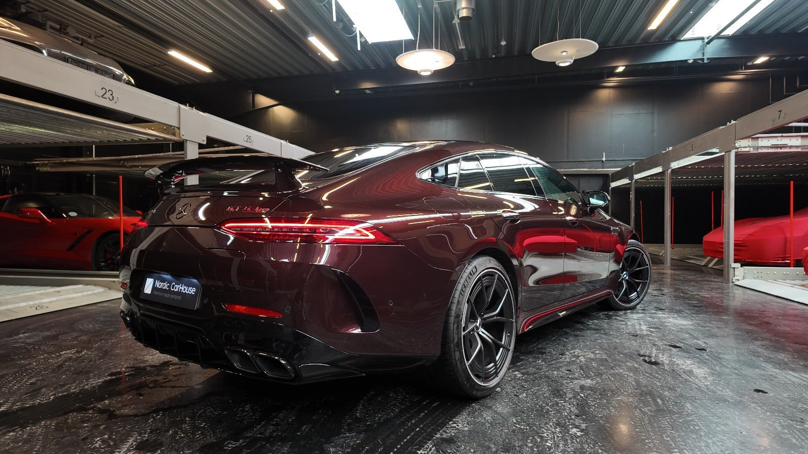 Gul Mercedes AMG GT 63 fra 2023