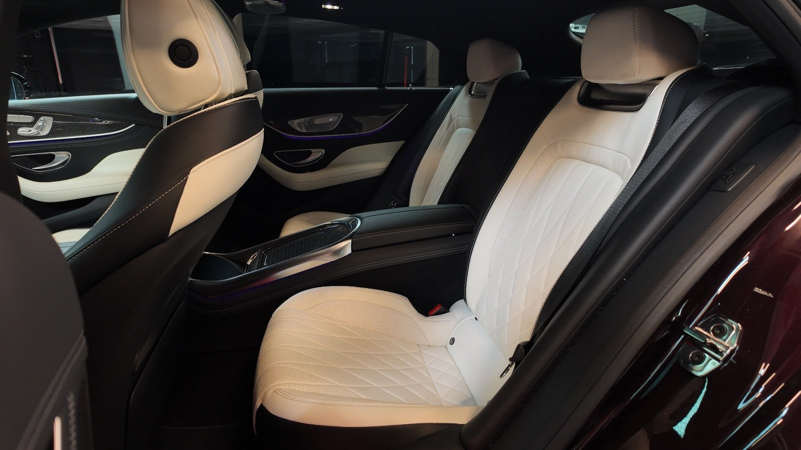 Gul Mercedes AMG GT 63 fra 2023