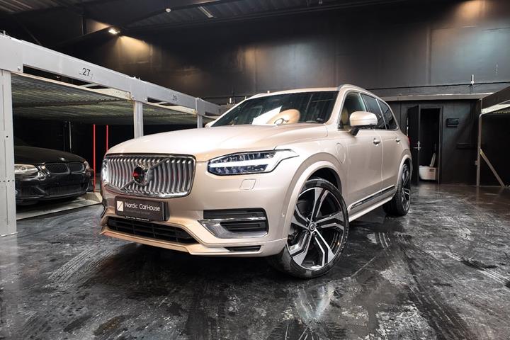 Gul Volvo XC90 fra 2023