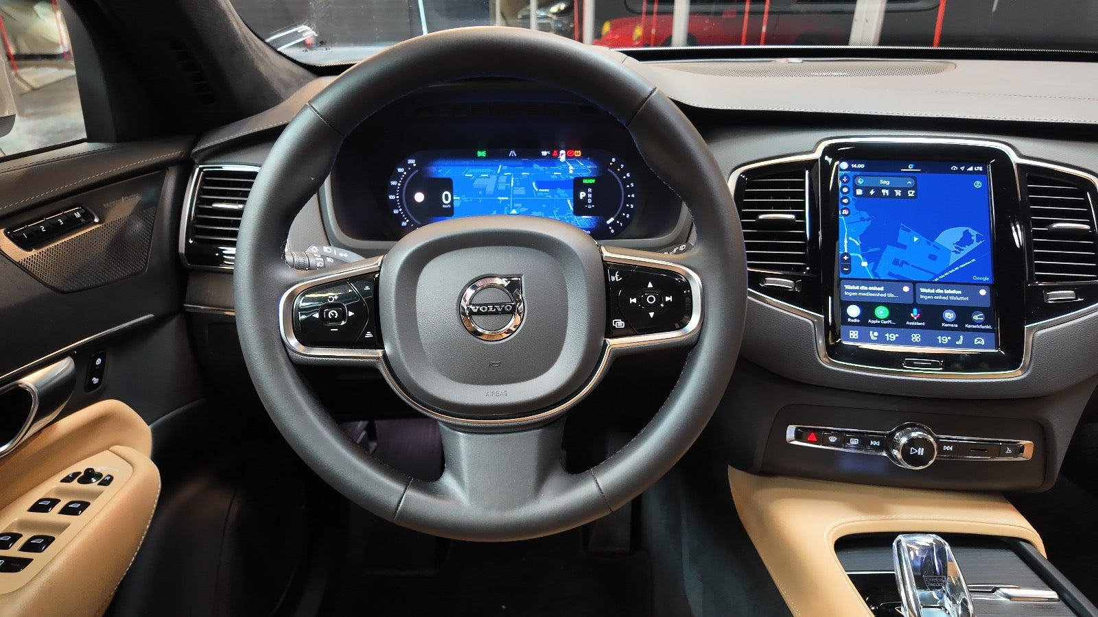 Gul Volvo XC90 fra 2023