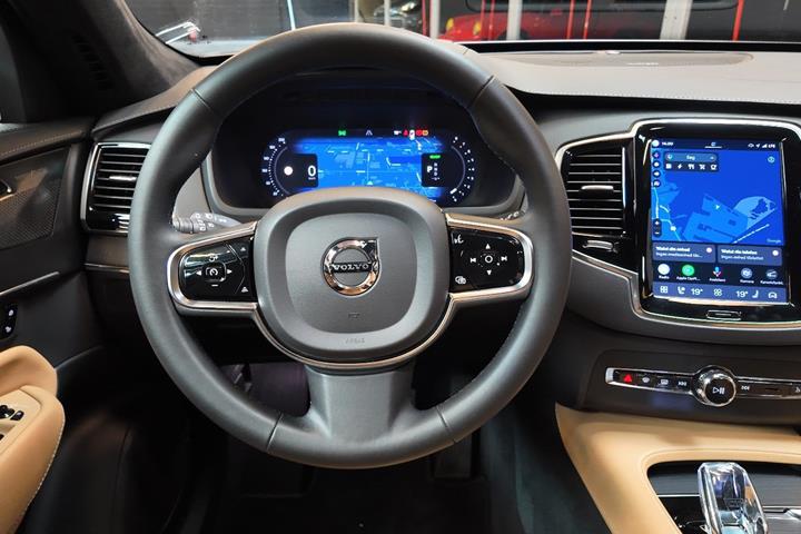 Gul Volvo XC90 fra 2023