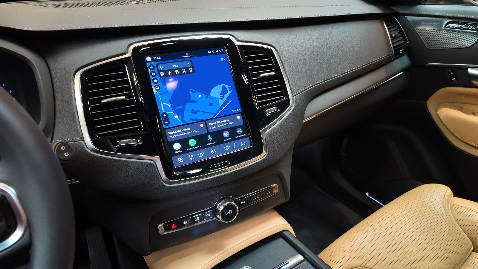 Gul Volvo XC90 fra 2023