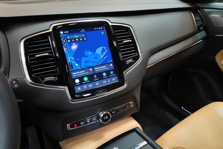 Gul Volvo XC90 fra 2023
