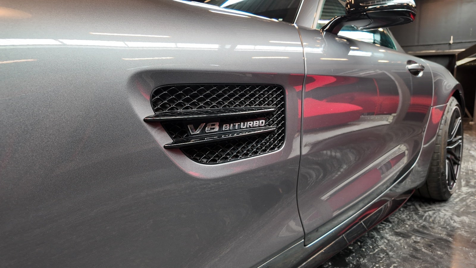 Grå Mercedes AMG GT C fra 2021
