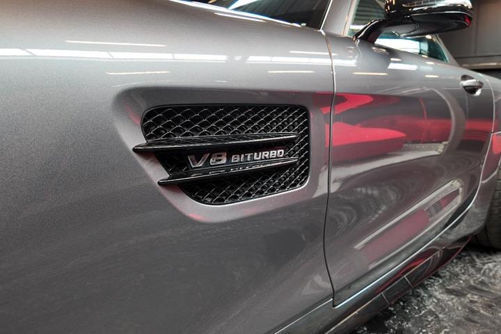 Grå Mercedes AMG GT C fra 2021