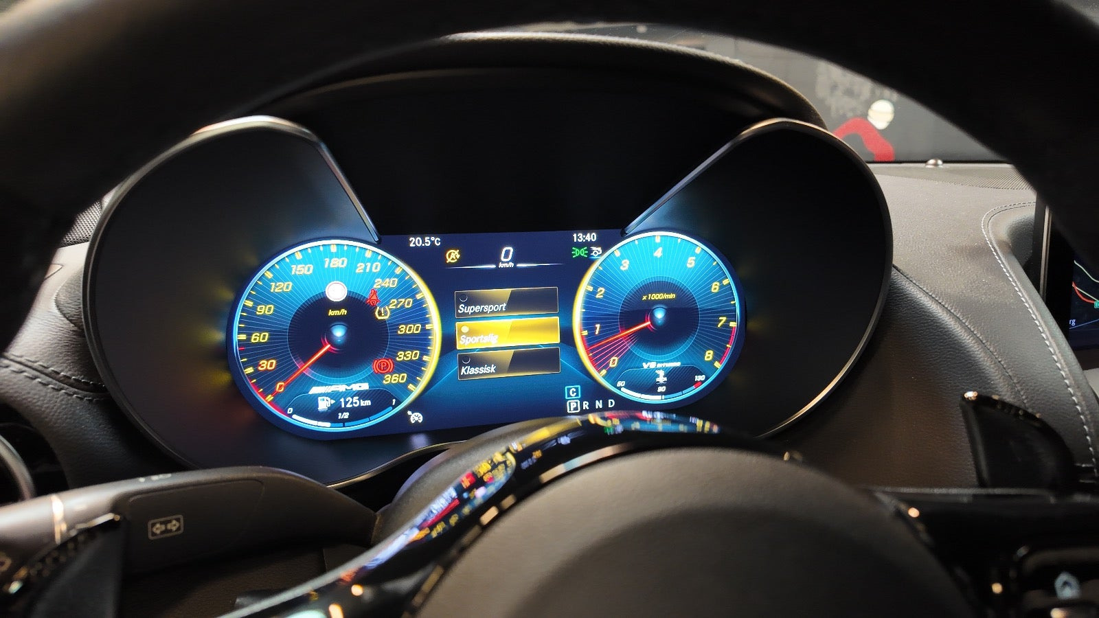Grå Mercedes AMG GT C fra 2021