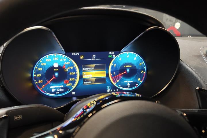 Grå Mercedes AMG GT C fra 2021