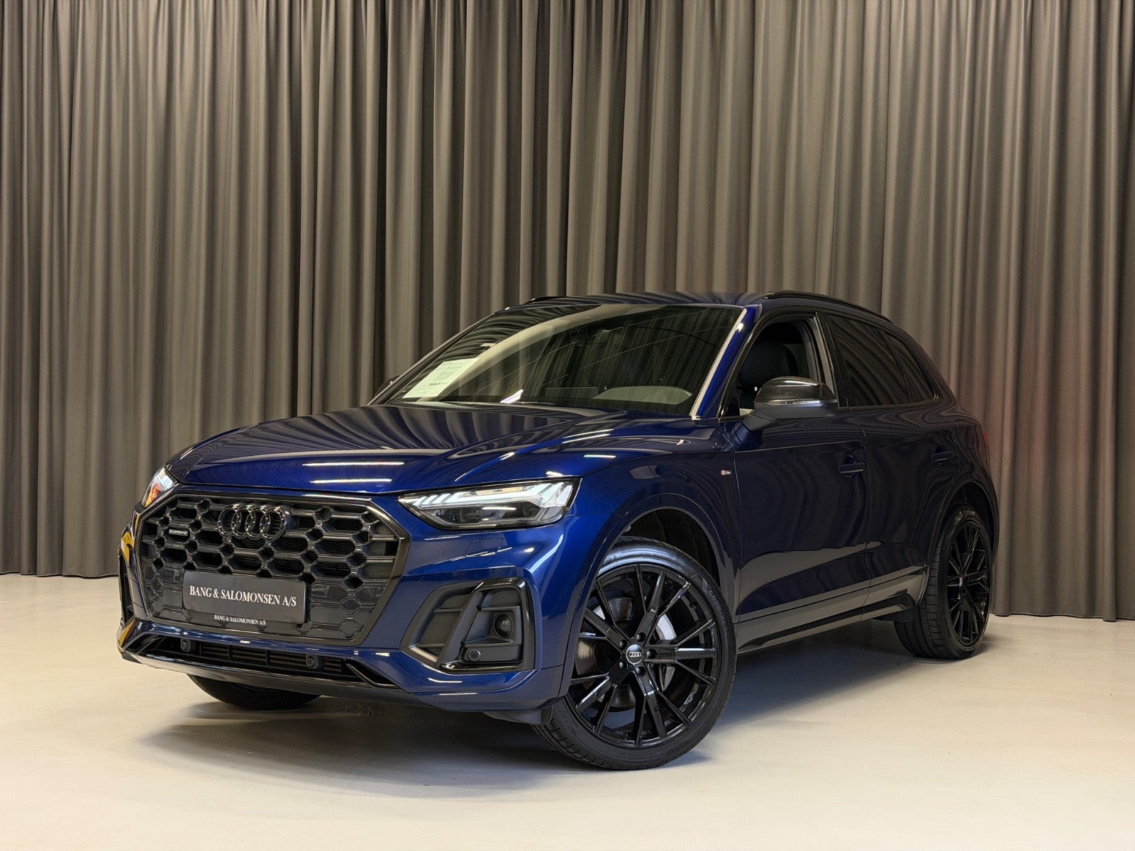 Blå Audi Q5 fra 2022