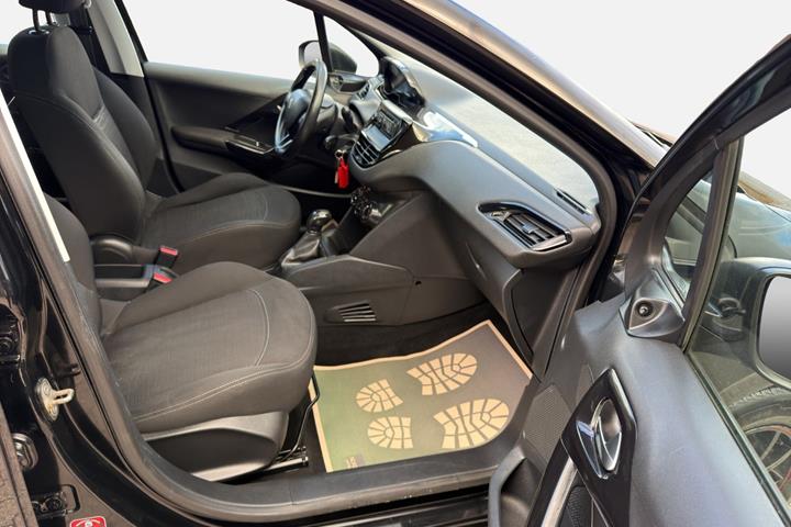 Sort Peugeot 208 fra 2012