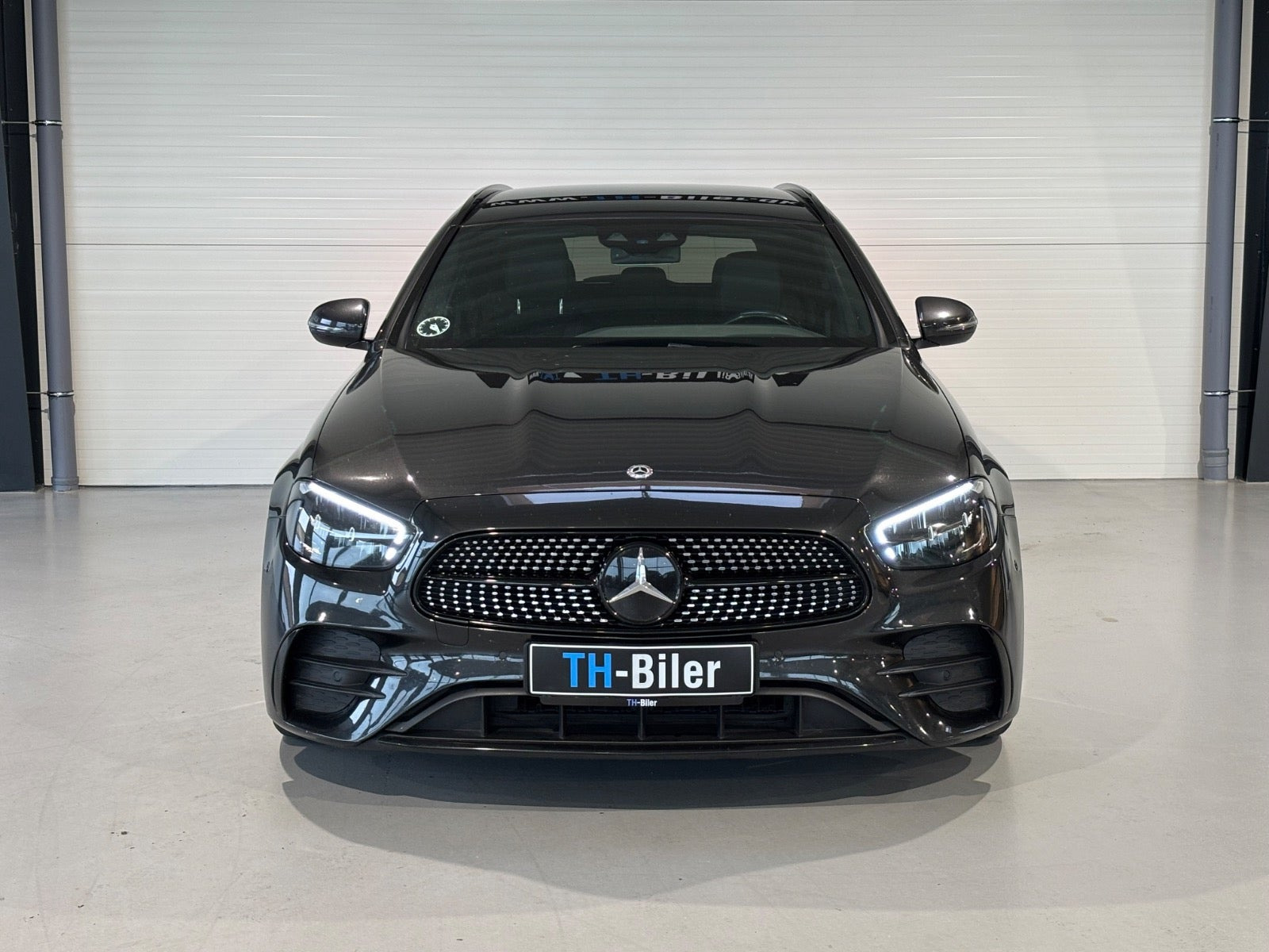Sort Mercedes E300 de fra 2021
