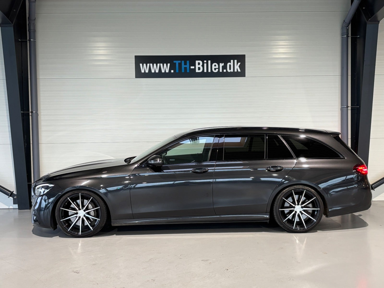 Sort Mercedes E300 de fra 2021
