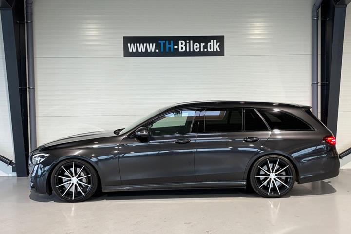 Sort Mercedes E300 de fra 2021