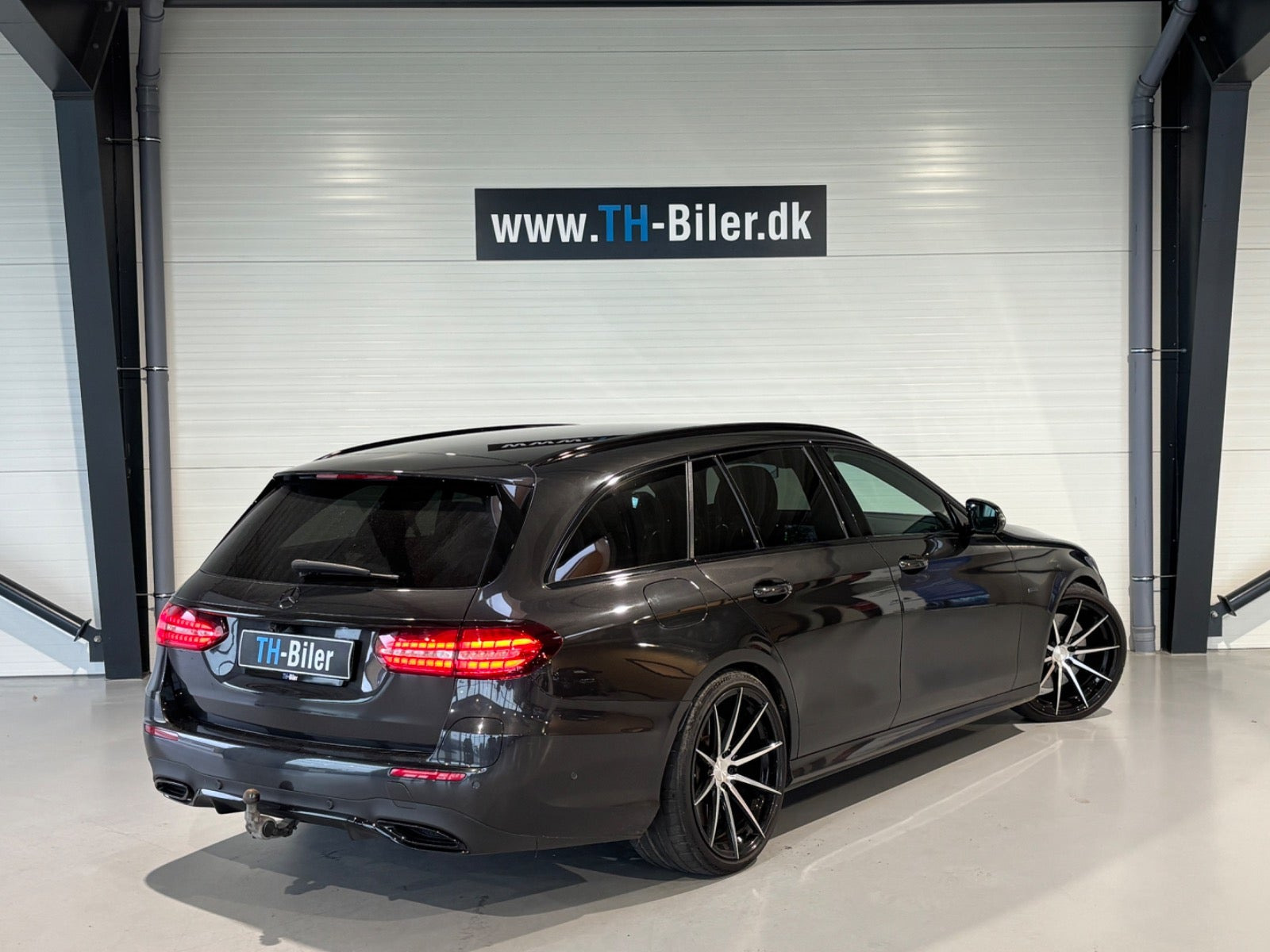 Sort Mercedes E300 de fra 2021