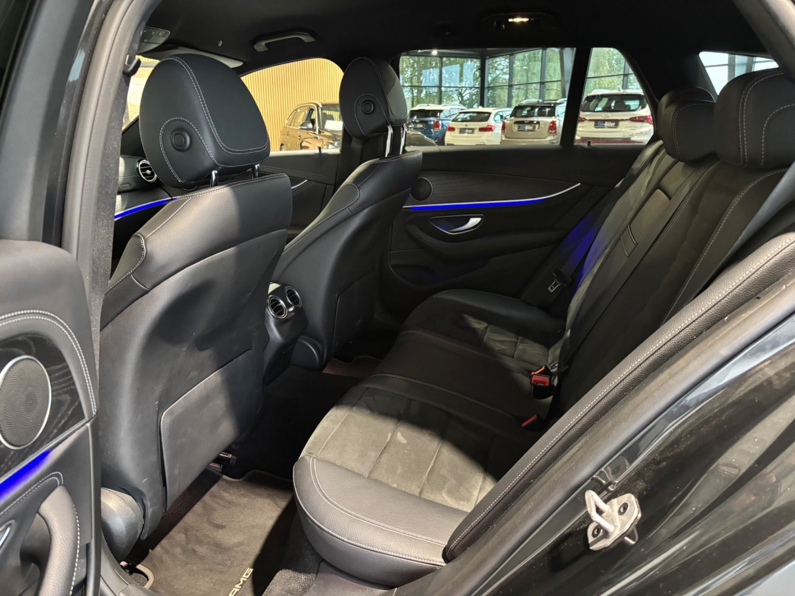 Sort Mercedes E300 de fra 2021