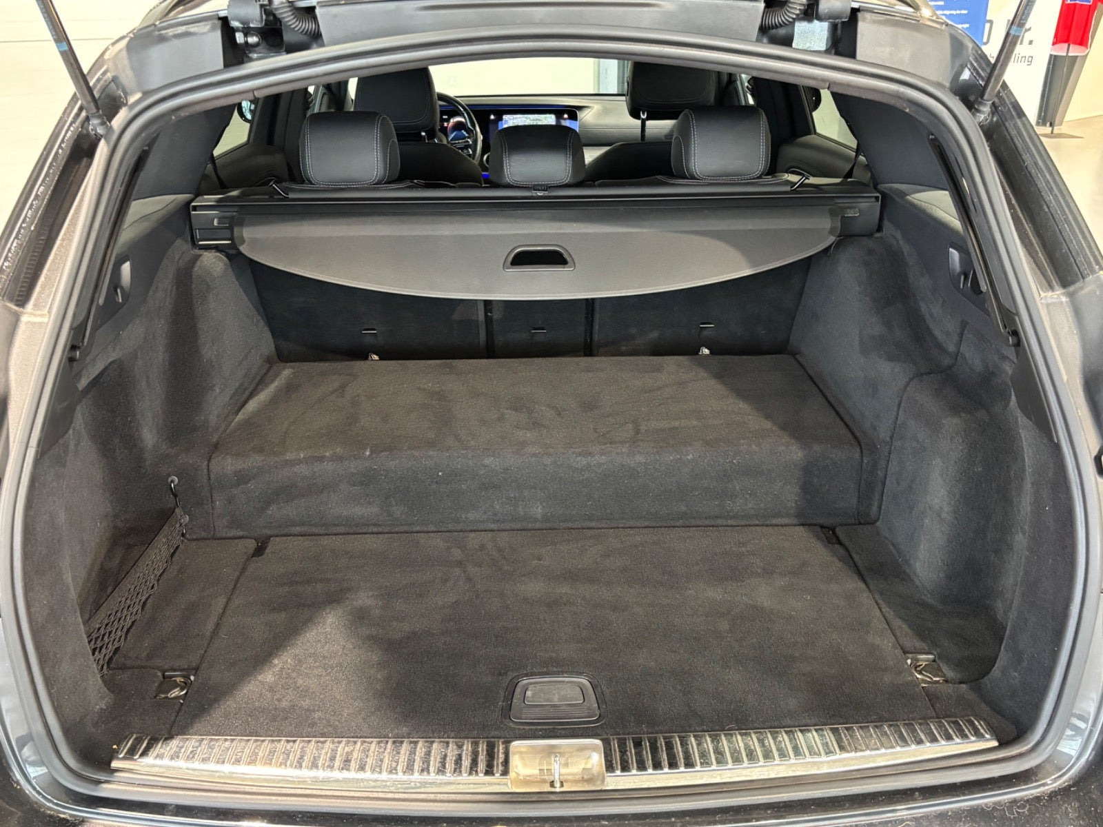 Sort Mercedes E300 de fra 2021