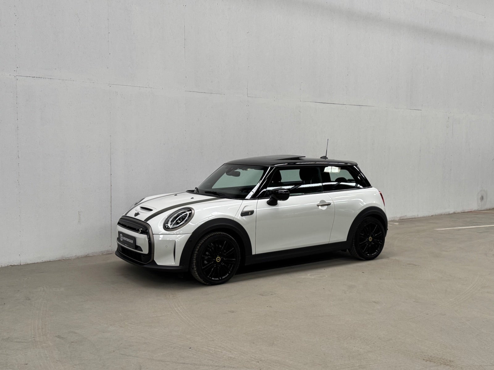 Hvid Mini Cooper SE fra 2023