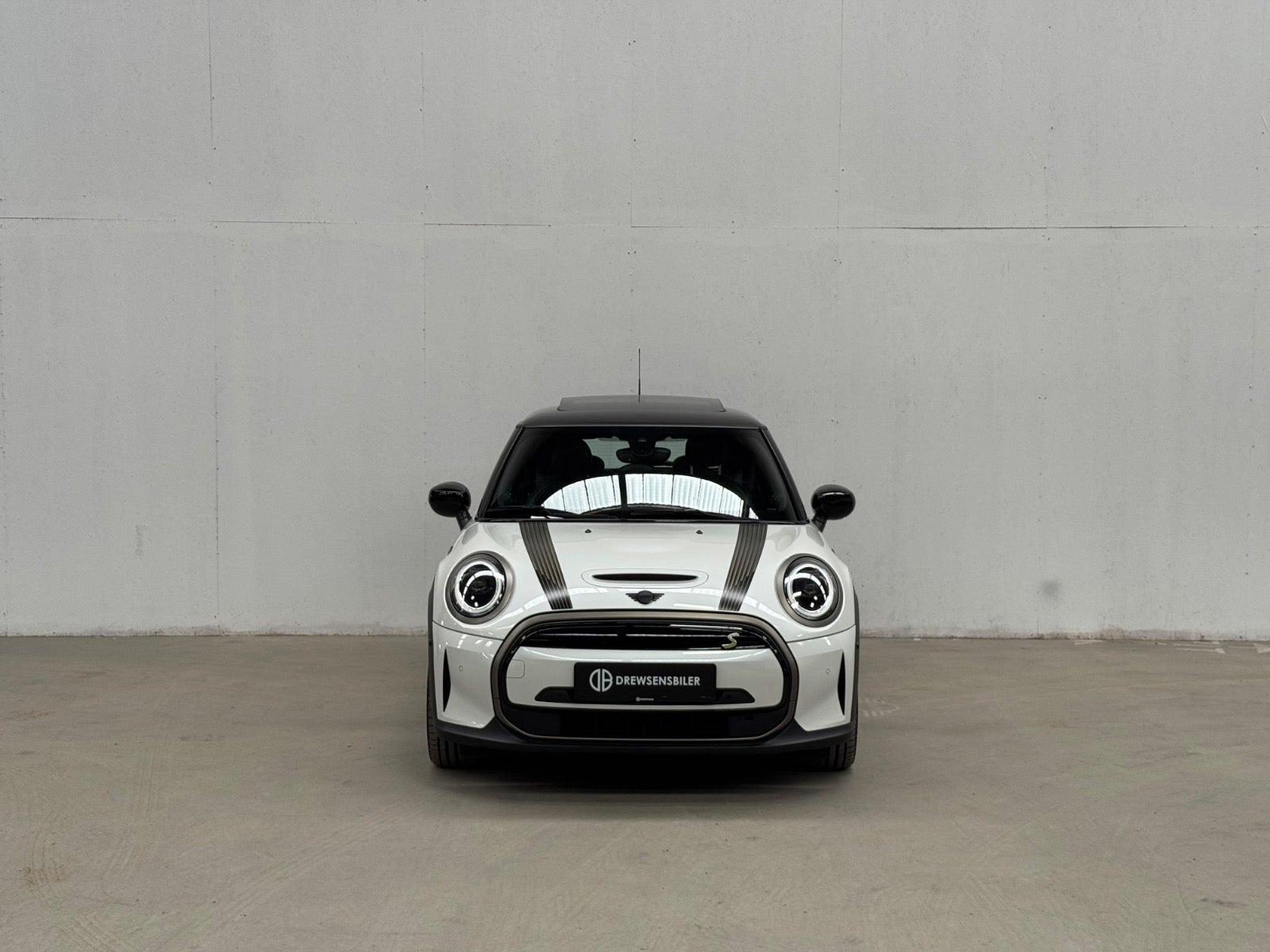 Hvid Mini Cooper SE fra 2023