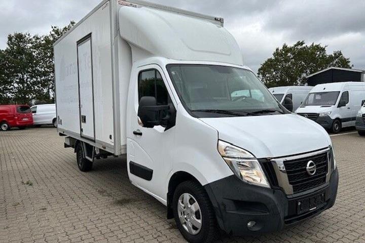 Hvid Nissan NV400 fra 2021