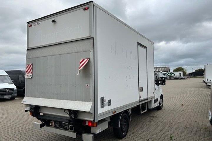 Hvid Nissan NV400 fra 2021