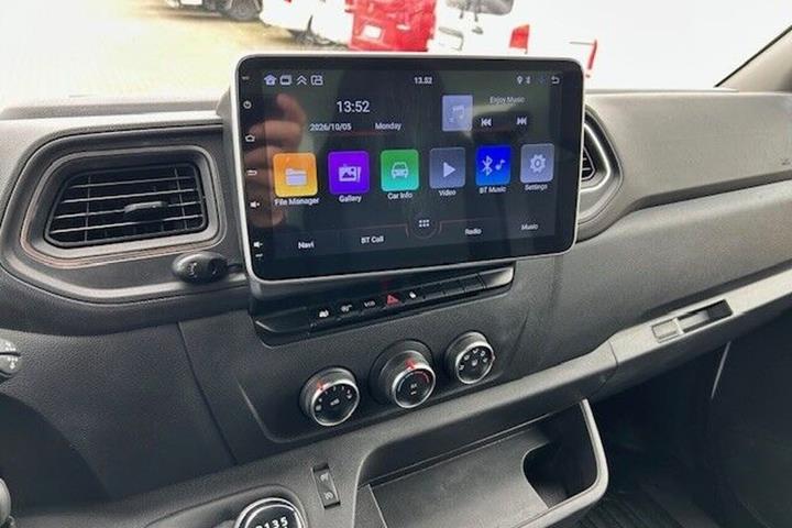 Hvid Nissan NV400 fra 2021