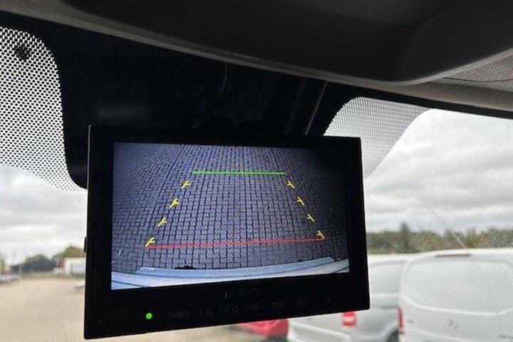 Hvid Nissan NV400 fra 2021