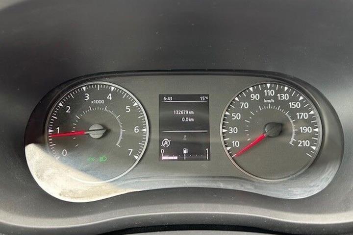 Hvid Nissan NV400 fra 2021