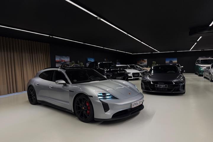 Sort Porsche Taycan GTS fra 2022