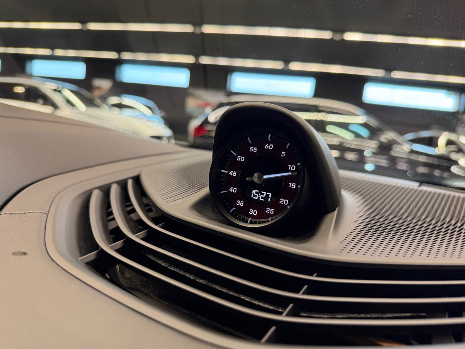 Sort Porsche Taycan GTS fra 2022