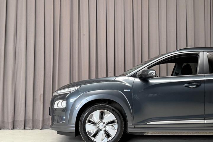 Grå Hyundai Kona fra 2020