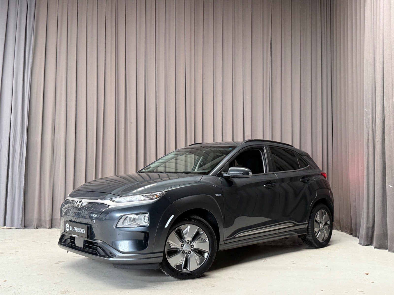Grå Hyundai Kona fra 2020