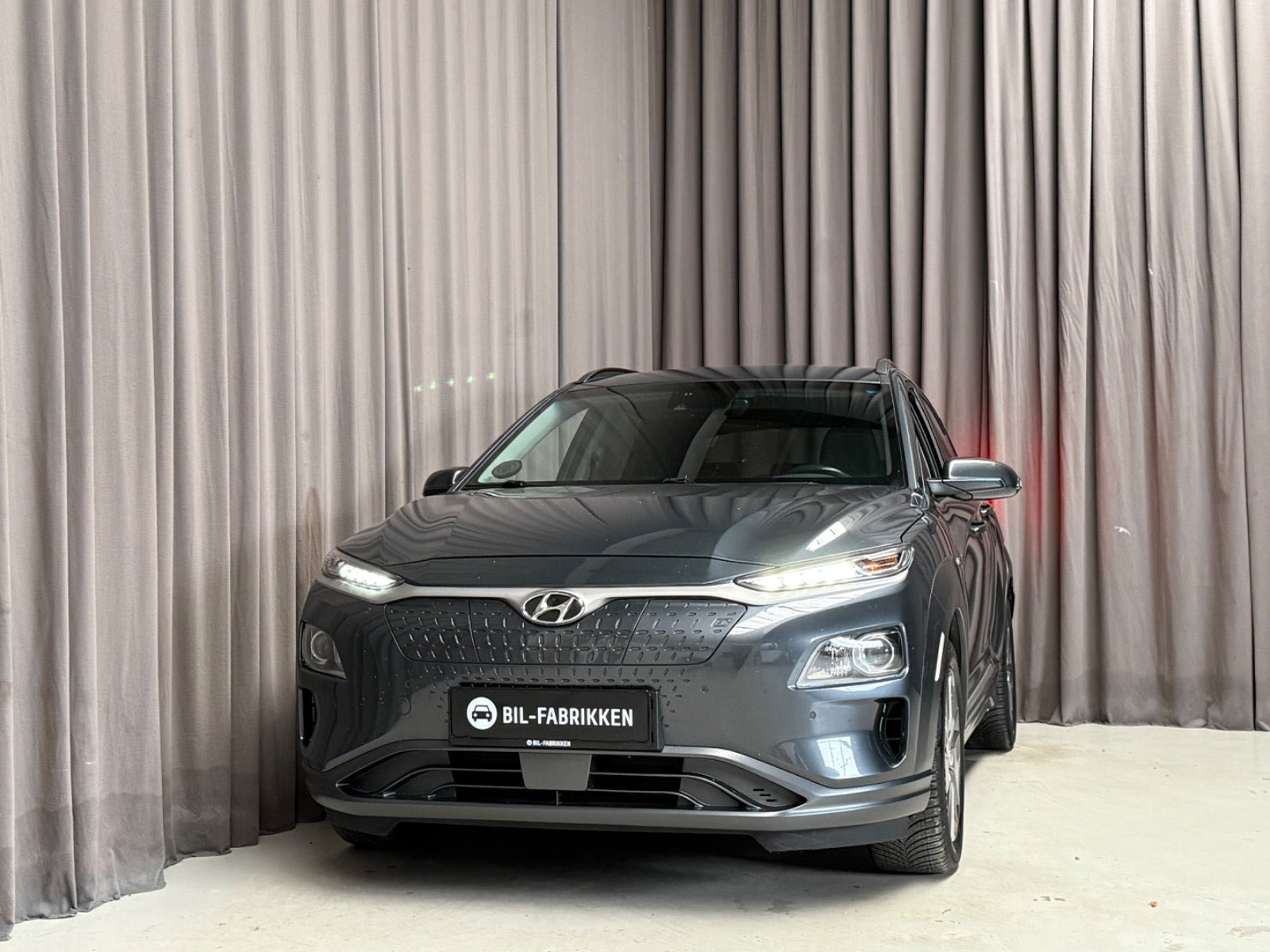 Grå Hyundai Kona fra 2020