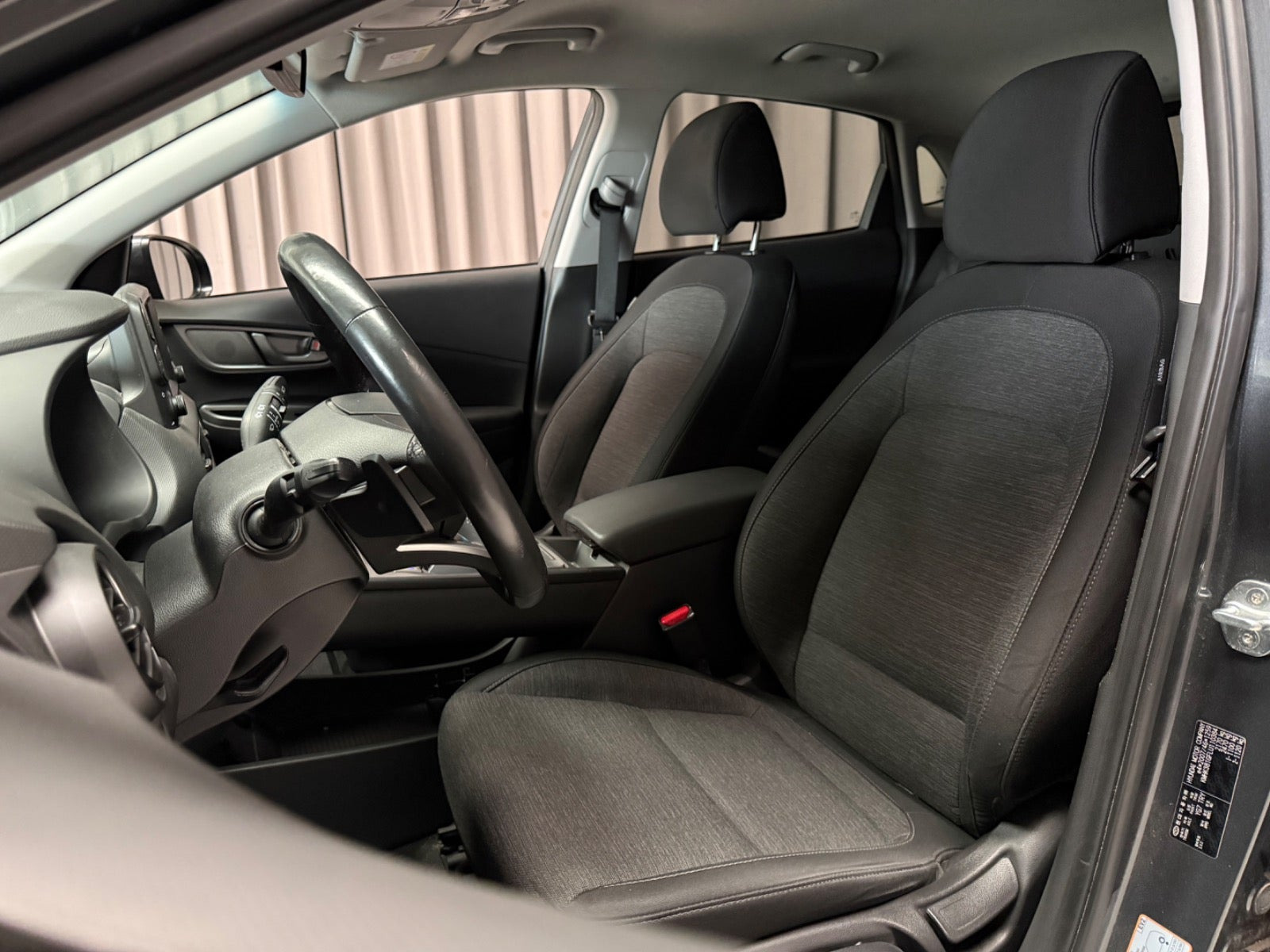 Grå Hyundai Kona fra 2020
